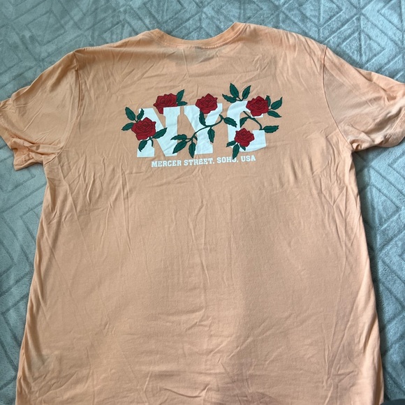 H&M Aesthetic Peach NYC Shirt
Divided - Picture 2 of 5